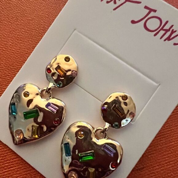 ♥️ Betsey Johnson sparkling crystal embellished heart dangle earrings ♥️ - Picture 1 of 7